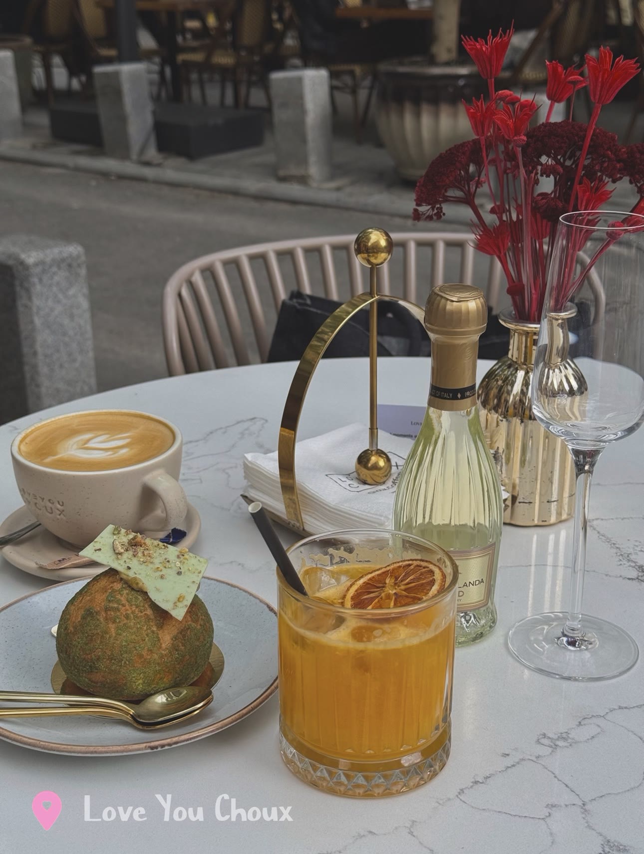 Café table